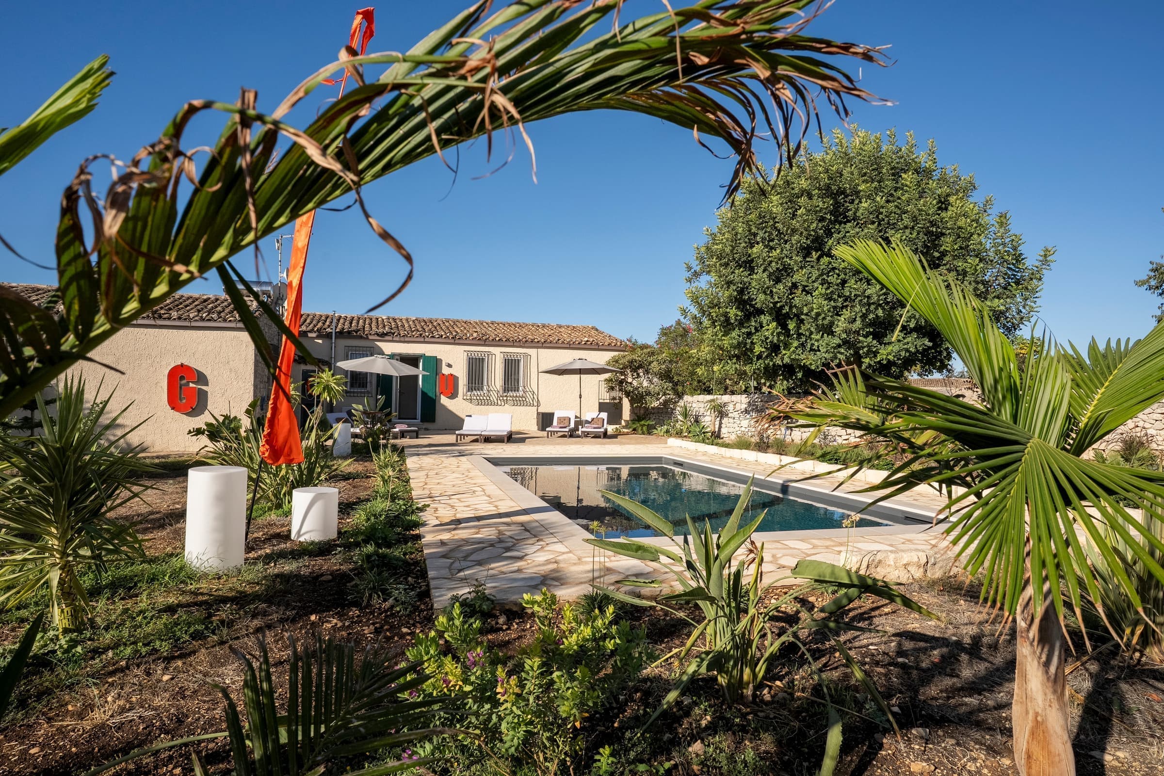 Wide view of Il Carato showcasing its charm